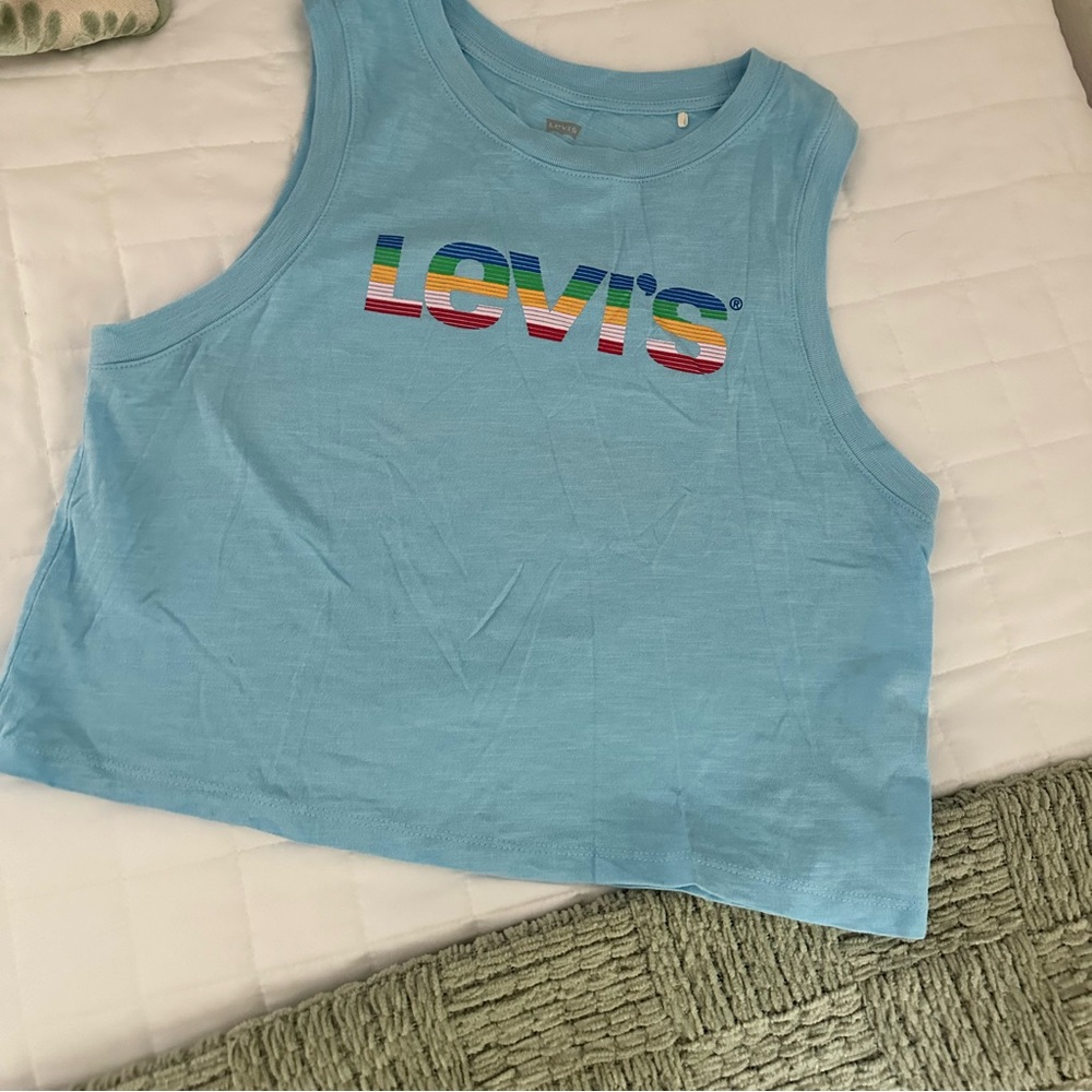 Women’s Levi’s cropped top